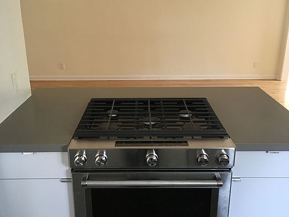 4th image of 10431 Sarah St