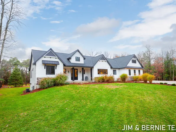 15305 Stanton St, West Olive, MI 49460