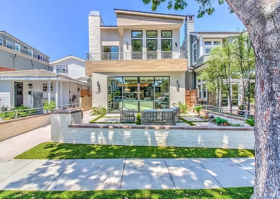 1st image of 323 Poinsettia Ave