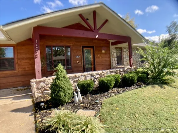 1603 Town And Country Dr, Sand Springs, OK 74063