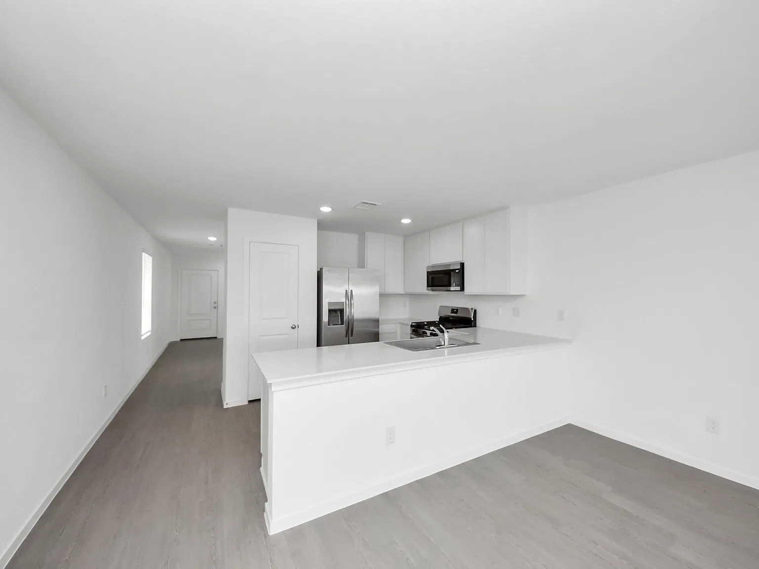 4 bed, 2.0 bath, 1670 sqft, $1,825 — Photo 4