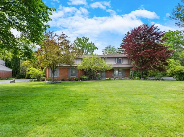 30689 Woodstream Dr, Farmington Hills, MI 48334