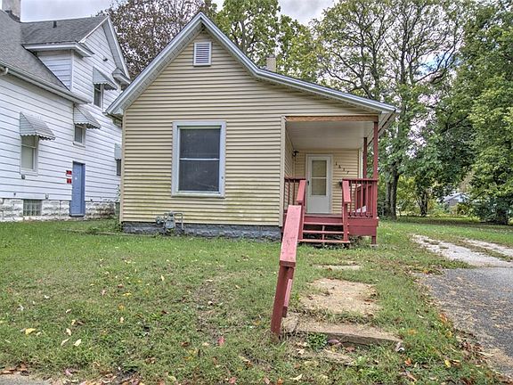 3rd image of 1637 E Prairie St