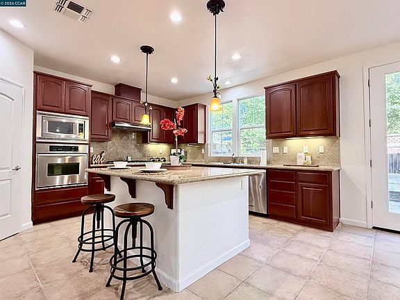 2nd image of 7240 Willow Creek Cir