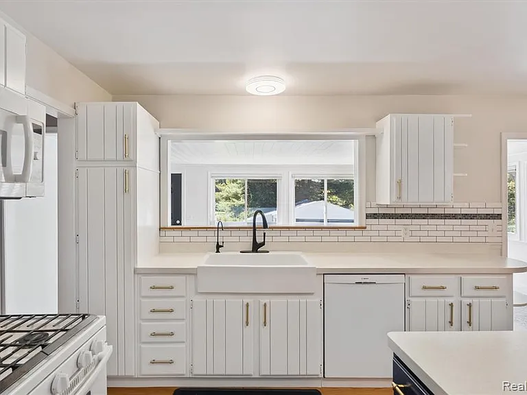 2860 E Coon Lake Rd — Photo 9