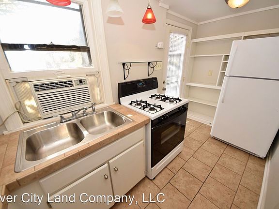 4th image of 657 N McLean Blvd