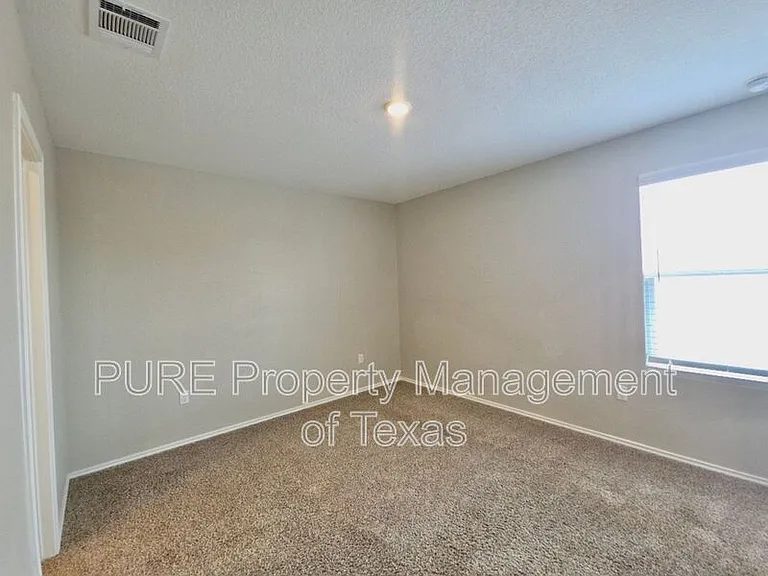 301 Freshwater Dr — Photo 11