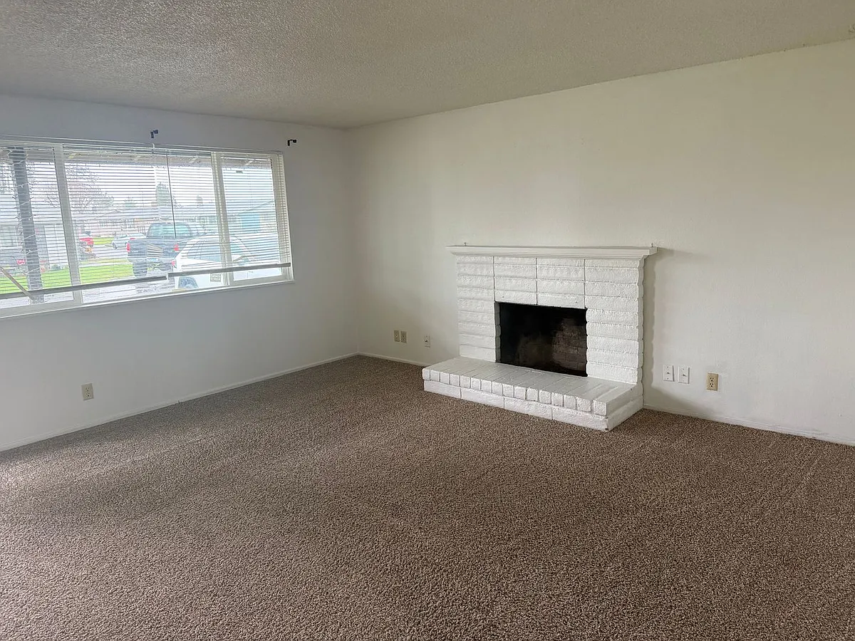 Building Photo - 5040 E St #1
