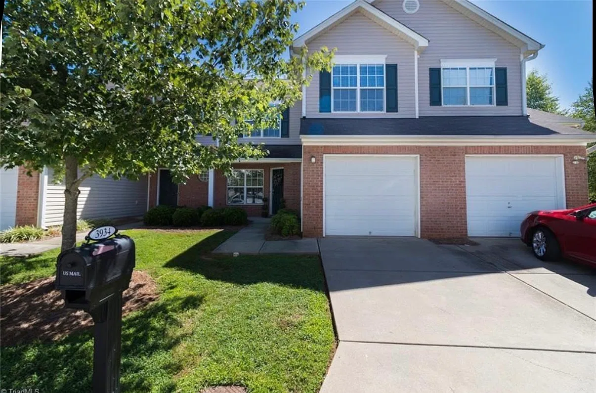3 bed, 2.5 bath, 1747 sqft, $1,856 — Photo 1