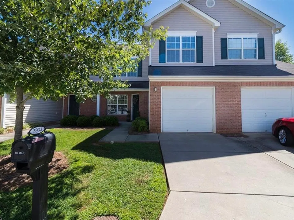 3934 Fountain Village Cir