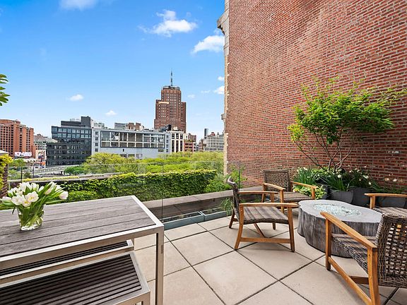 2nd image of 60 Collister St APT 5B