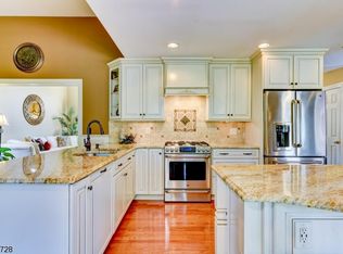 4 Ramapo Trl, Branchburg, NJ 08876