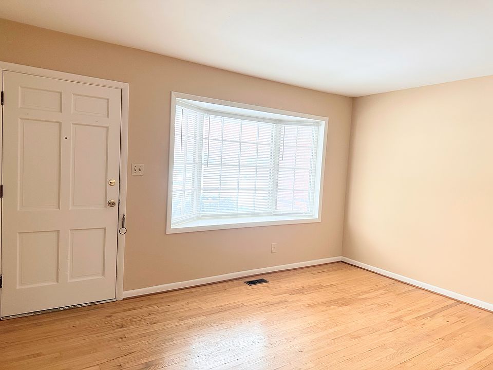 1st image of 6050 Rosslyn Ave #6050