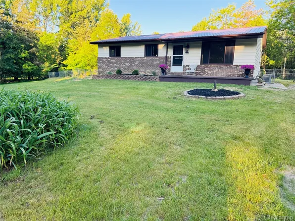 5215 Schlaud Rd, North Branch, MI 48461