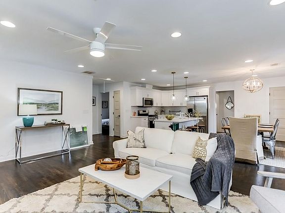 5th image of 1025 Manor Dr SE