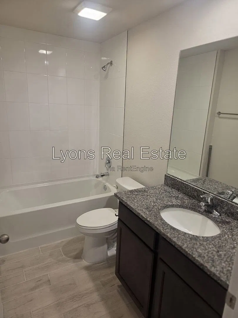 2 bed, 2.0 bath, 1363 sqft, $1,495 — Photo 4