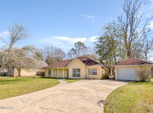 6904 Andover St, Moss Point, MS 39563
