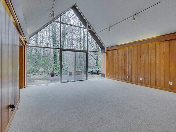 4th image of 200 Valley View Dr