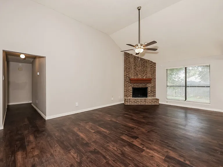 3309 Creekwood Ln — Photo 3