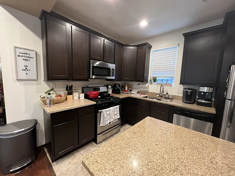 3327 N Hamilton Ave #2R — Photo 6