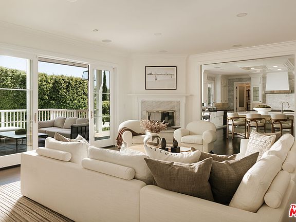5th image of 1228 Amalfi Dr