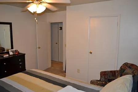 Park Towne Apartments — Photo 8