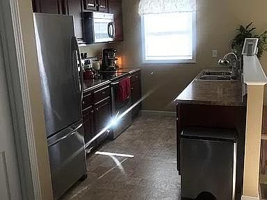 5th image of 83 Holly St