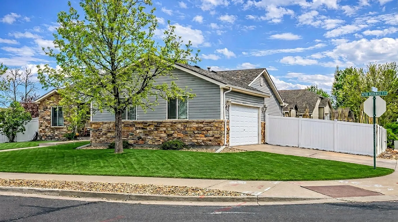 6 bed, 3408 sqft, $850 — Photo 1