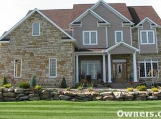 1210 Fieldcrest Dr, Latrobe, PA