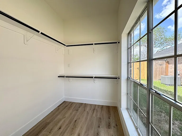 6427 Liberty Valley Dr — Photo 9