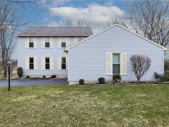 5014 Chesapeake Dr, North Syracuse, NY 13212