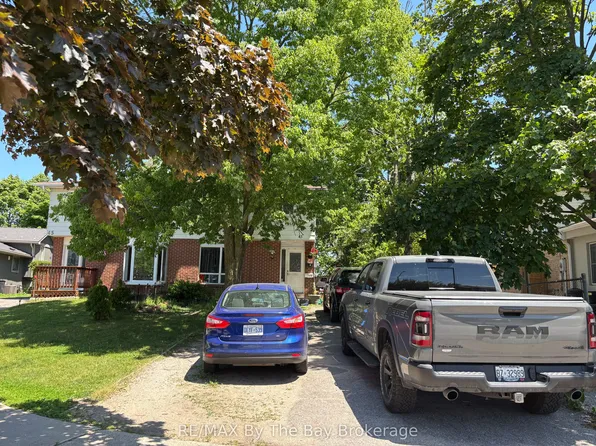 43 Christie Cres, Barrie, ON L4N 4V2