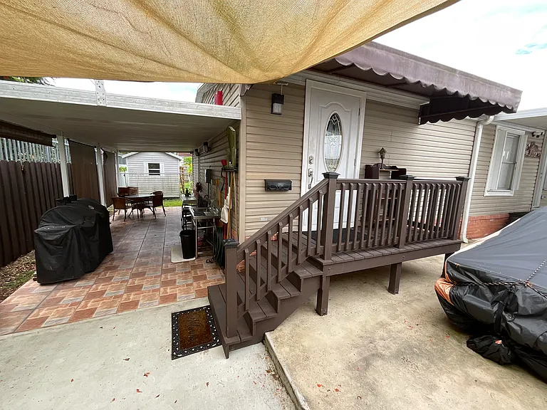 220 NE 12th Ave #1 — Photo 14