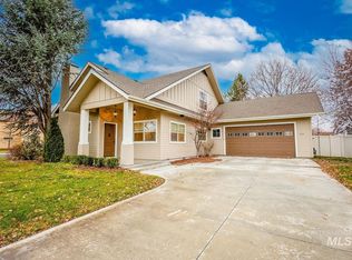 215 S Spring Lake Way, Star, ID 83669