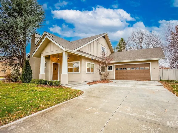 215 S Spring Lake Way, Star, ID 83669