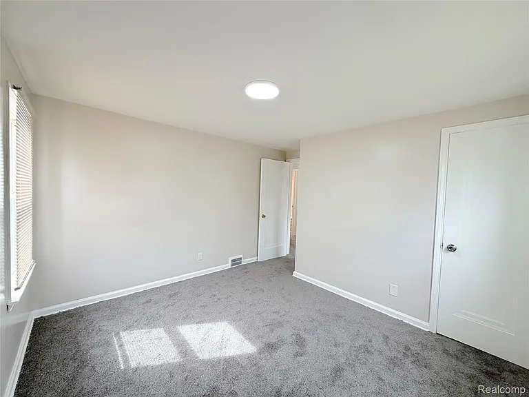 11375 Roxbury St — Photo 7
