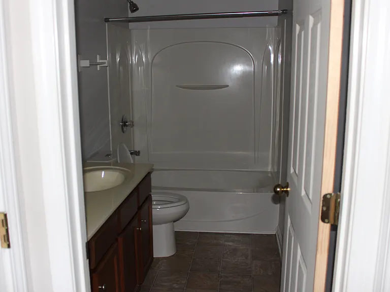 Full Bathroom 1
