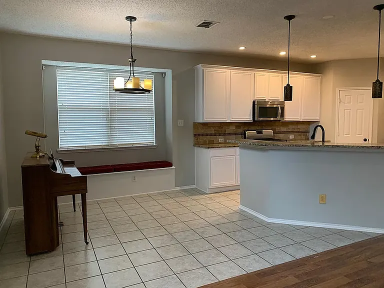 2028 Fox Glen Dr — Photo 19