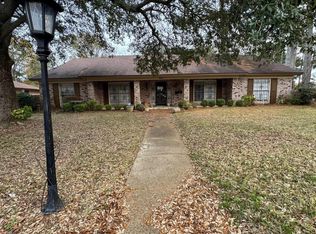 980 Royal Oak Dr, Jackson, MS 39209