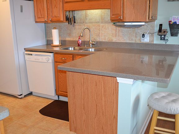 2nd image of 24 Brookfield Ln Unit 8