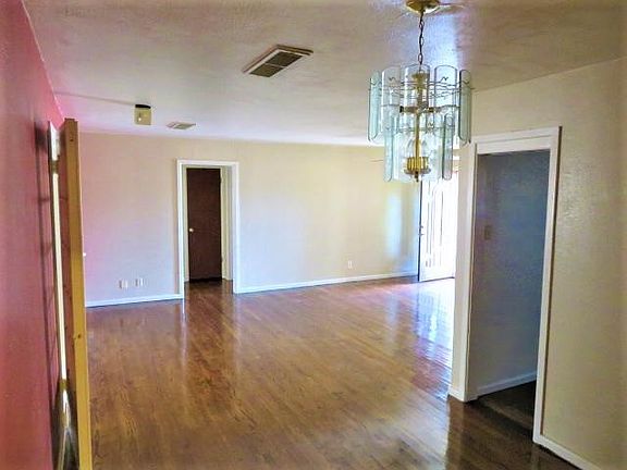 2nd image of 1301 Parker Dr