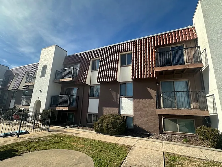 2250 S Oliver Ave — Photo 33