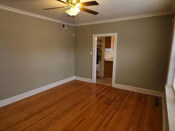 3rd image of 6247 N Washtenaw Ave APT 3