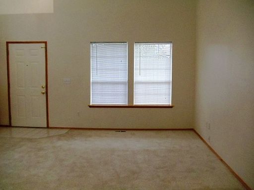 4th image of 2724 174th St E