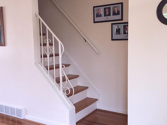 3rd image of 7028 Moorfield Dr