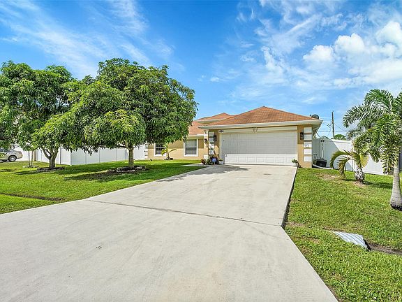 2nd image of 886 SE Proctor Lane