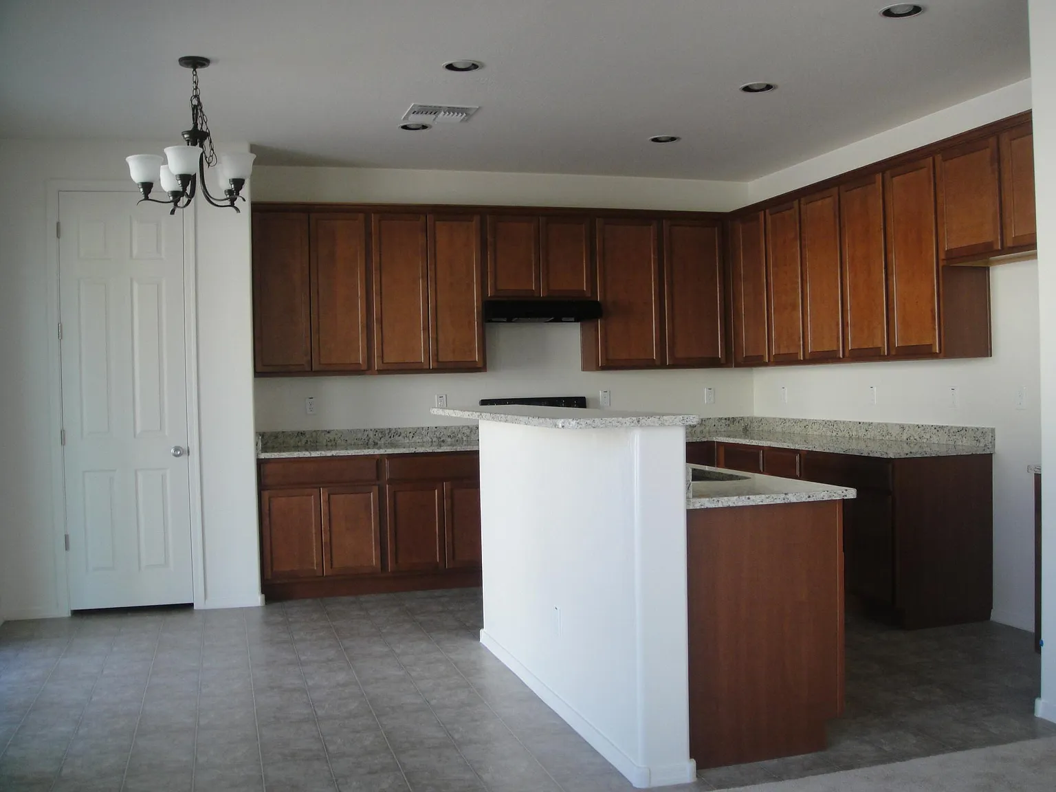 5 bed, 3.5 bath, 3513 sqft, $3,500 — Photo 4