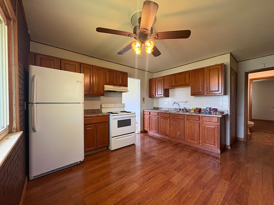 1st image of 823 Byron Ave #2