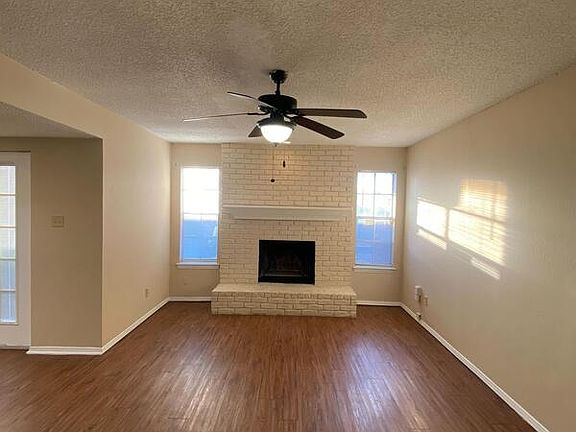 2nd image of 607 Towne House Ln