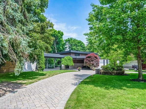 621 Sir Richards Rd, Mississauga, ON L5C 1A3